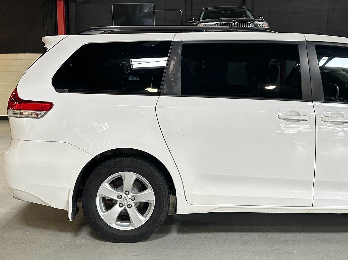 Vehicle image 10 of 28