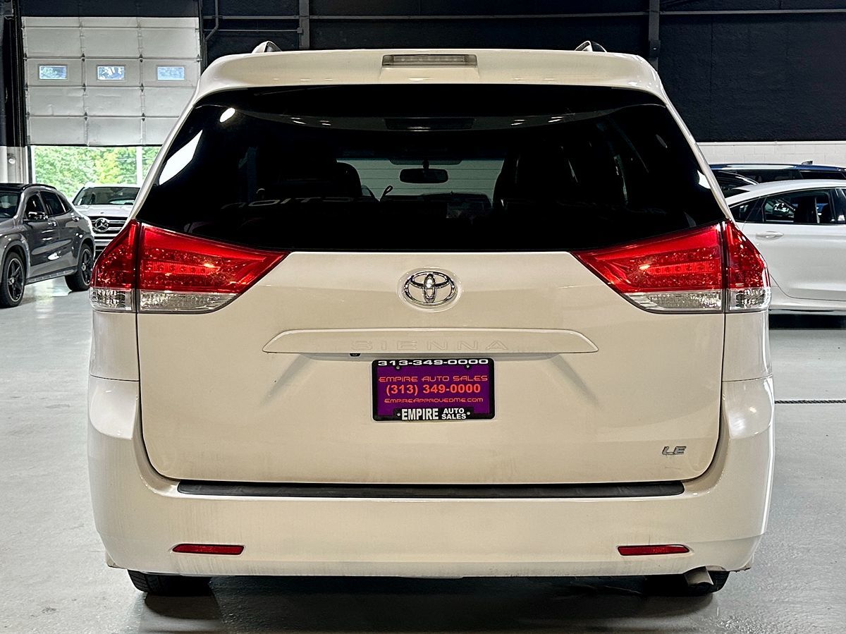 Vehicle image 5 of 28