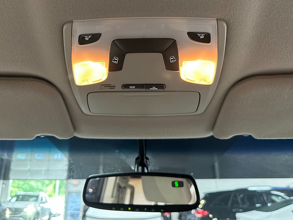 Vehicle image 27 of 28