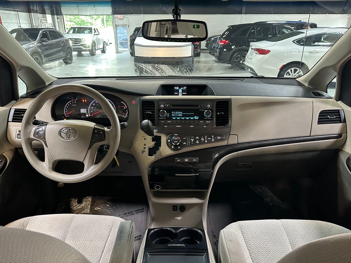 Vehicle image 21 of 28