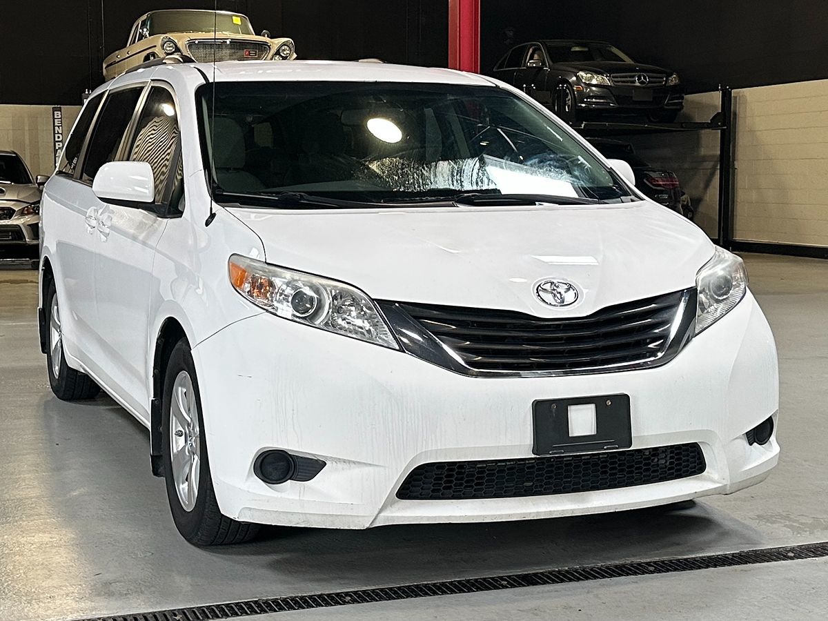 Vehicle image 6 of 28