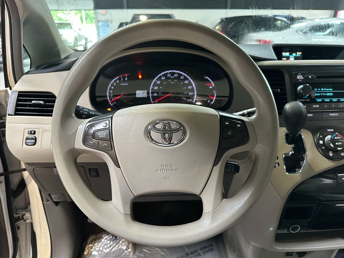Vehicle image 19 of 28