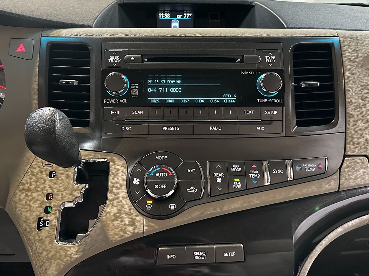 Vehicle image 20 of 28