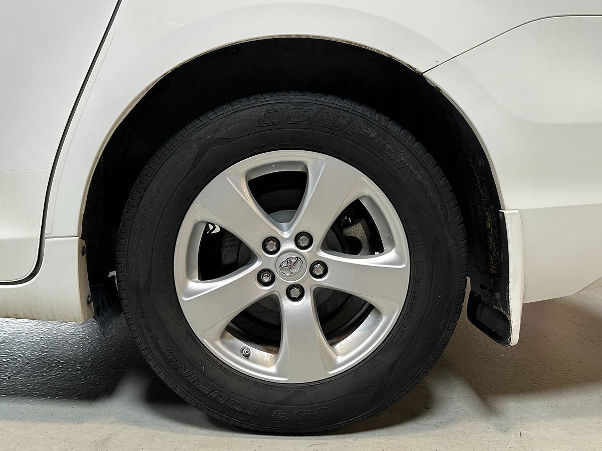 Vehicle image 12 of 28