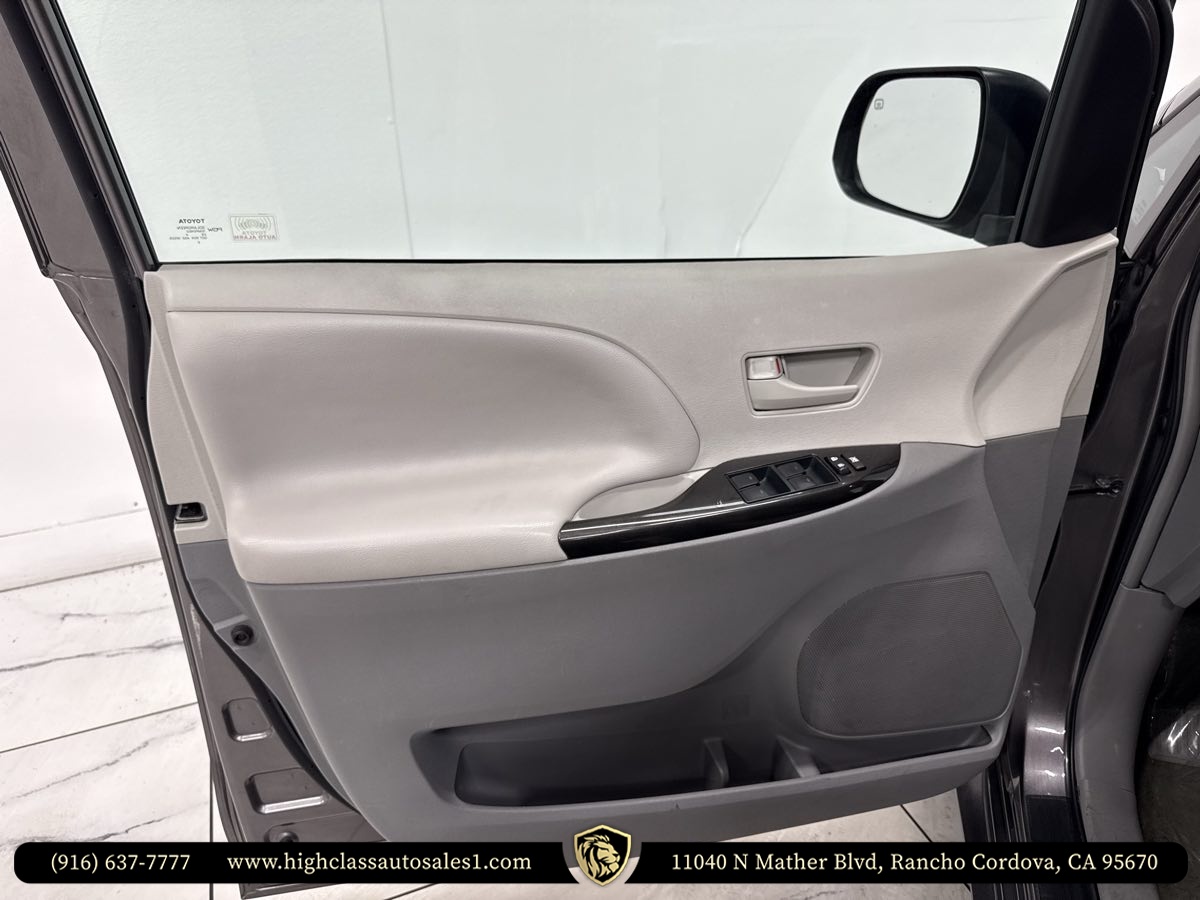 Vehicle image 13 of 63