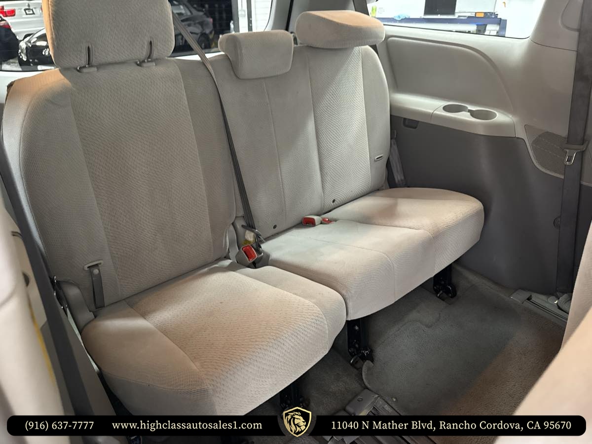 Vehicle image 29 of 63