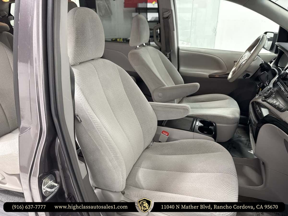 Vehicle image 36 of 63