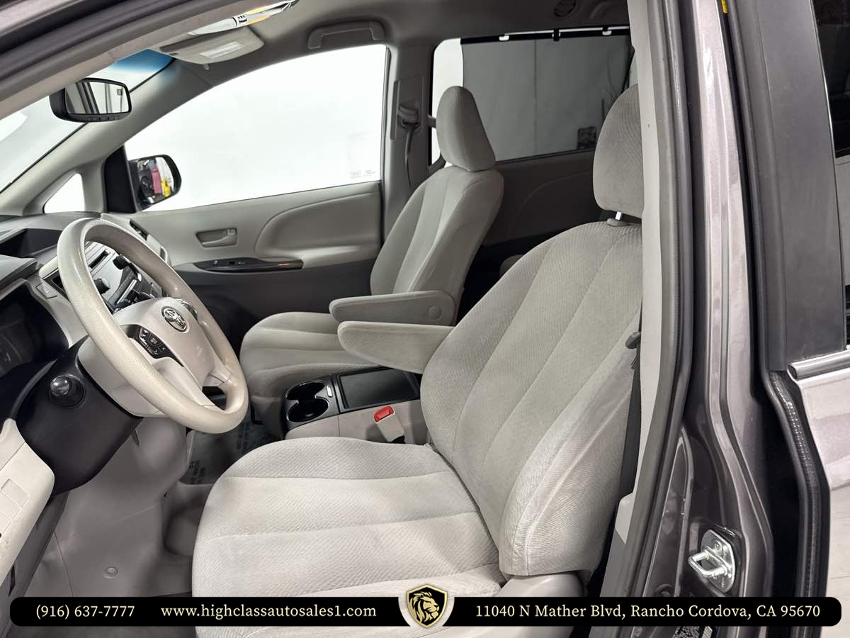 Vehicle image 17 of 63