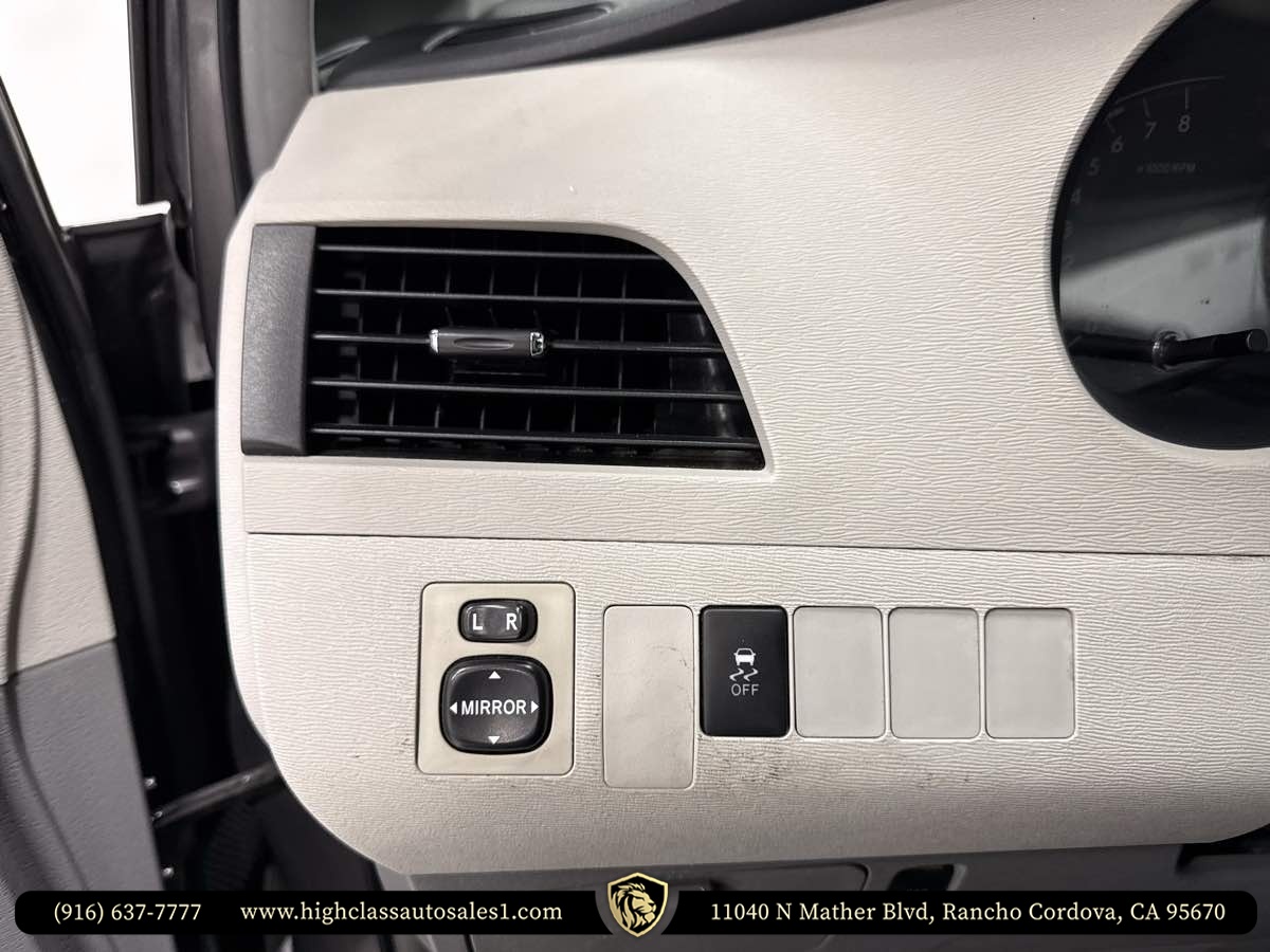Vehicle image 39 of 63