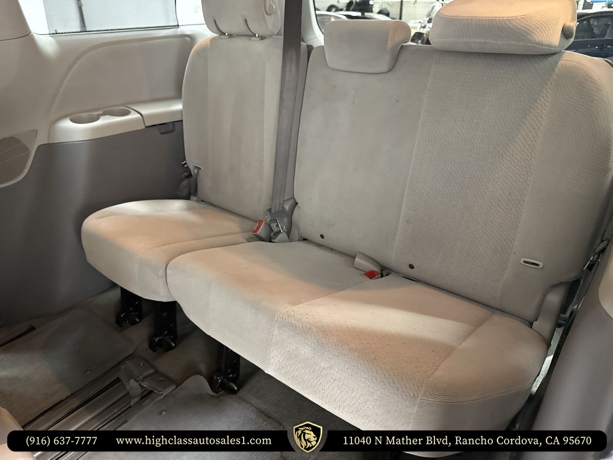 Vehicle image 21 of 63