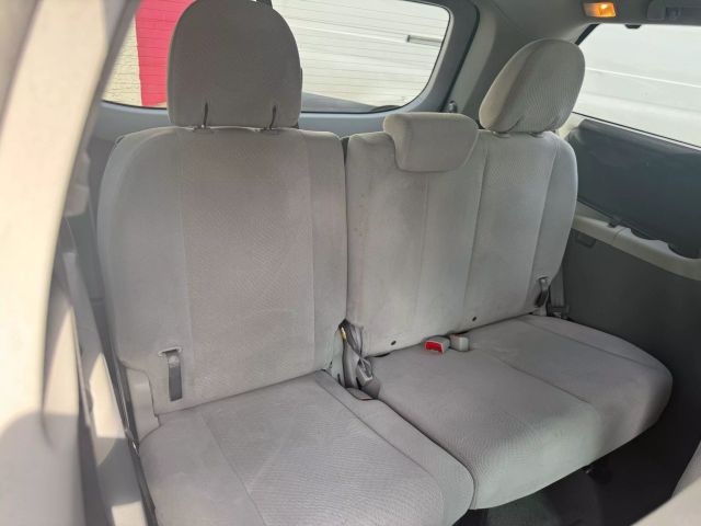 Vehicle image 27 of 33