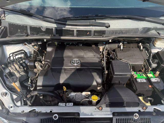 Vehicle image 25 of 33