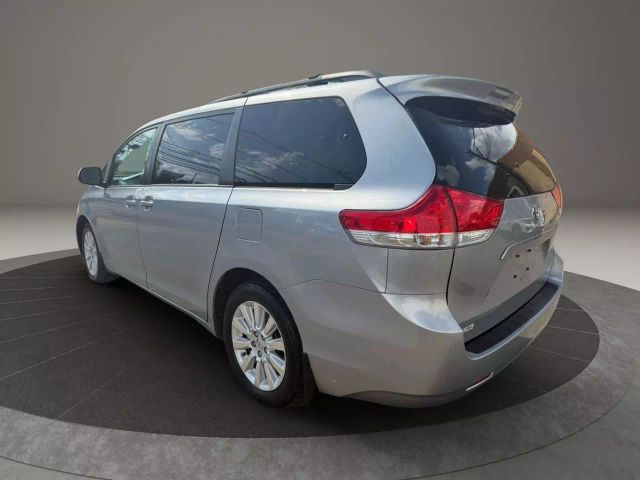 Vehicle image 6 of 33