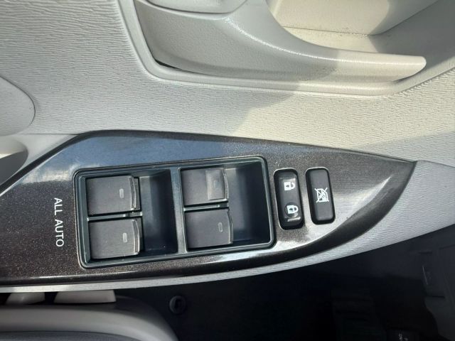 Vehicle image 23 of 33