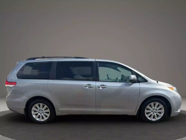 Vehicle image 3 of 33