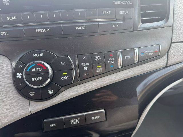 Vehicle image 19 of 33