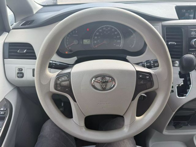 Vehicle image 11 of 33