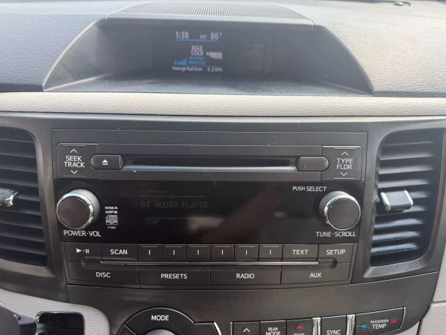 Vehicle image 18 of 33