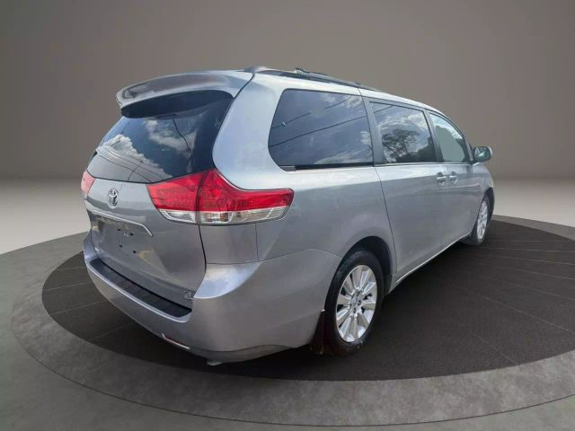 Vehicle image 4 of 33