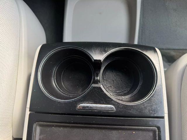 Vehicle image 21 of 33