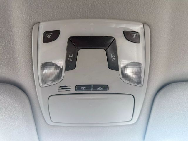Vehicle image 22 of 33