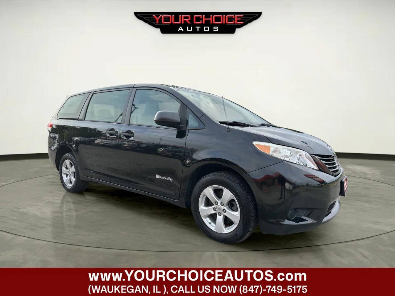 2014 Toyota Sienna L Image 3 of 32