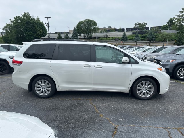 Vehicle image 4 of 39