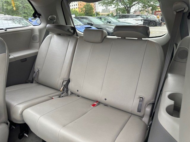 Vehicle image 13 of 39