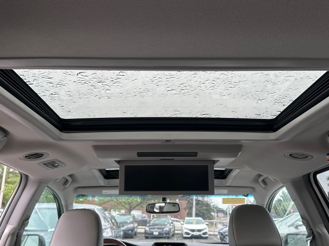 Vehicle image 19 of 39