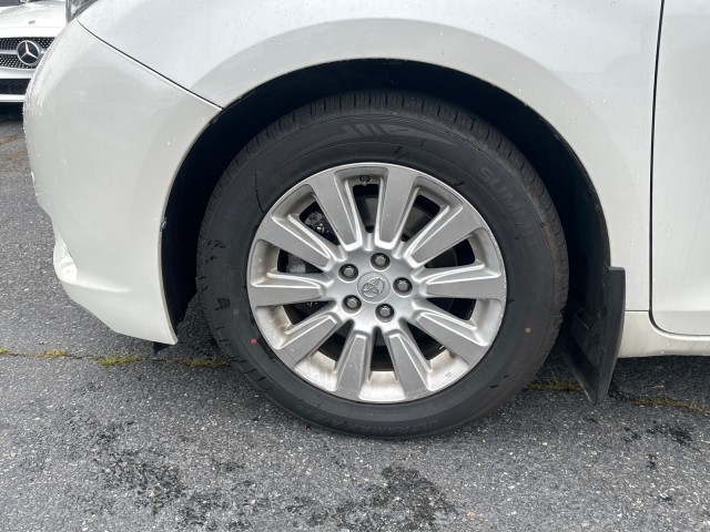 Vehicle image 10 of 39