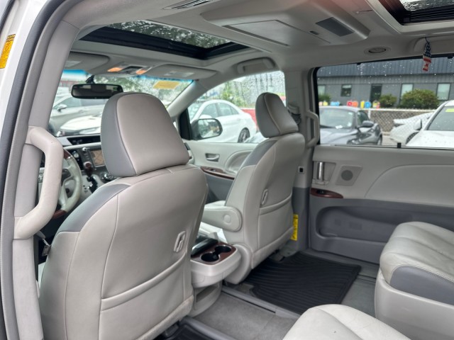 Vehicle image 22 of 39
