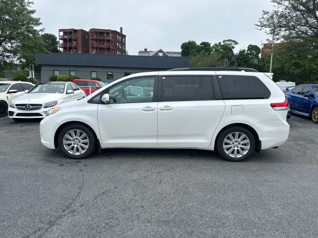 Vehicle image 8 of 39