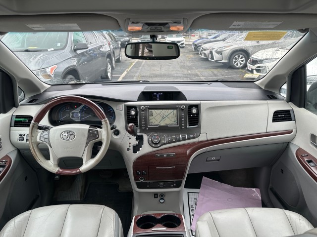 Vehicle image 16 of 39