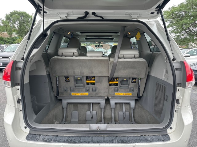 Vehicle image 11 of 39