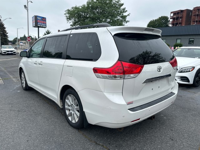Vehicle image 7 of 39