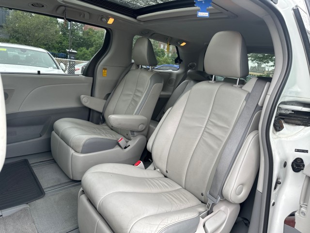 Vehicle image 12 of 39