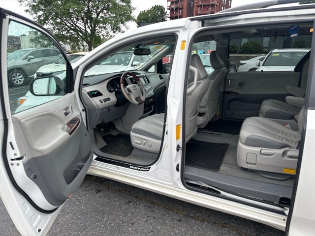 Vehicle image 18 of 39