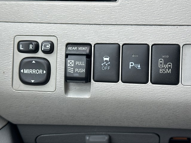 Vehicle image 28 of 39