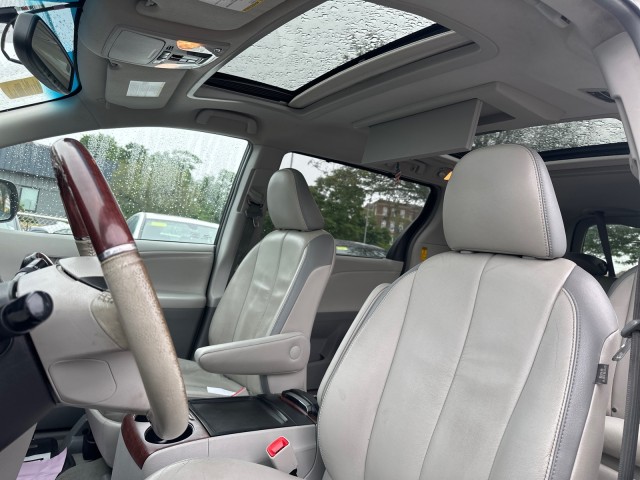 Vehicle image 14 of 39
