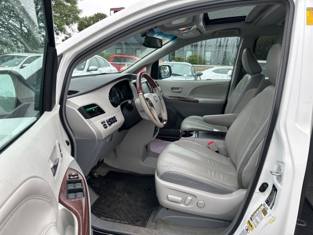 Vehicle image 37 of 39