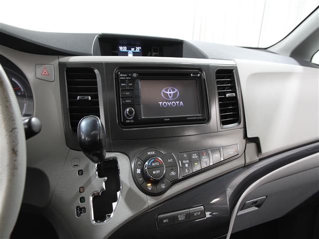 Vehicle image 9 of 24
