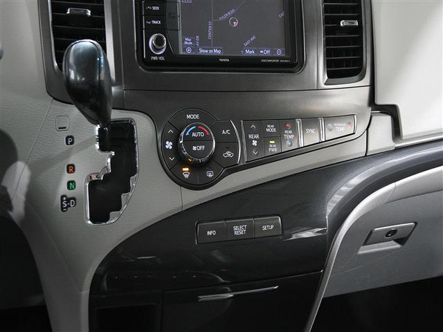 Vehicle image 15 of 24