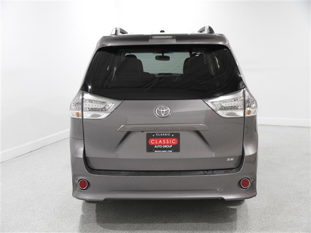 Vehicle image 22 of 24
