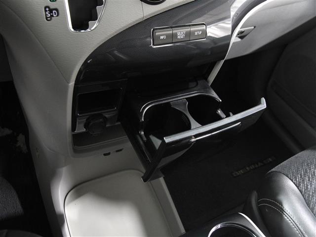 Vehicle image 16 of 24