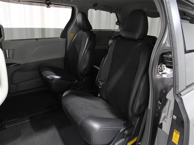 Vehicle image 20 of 24