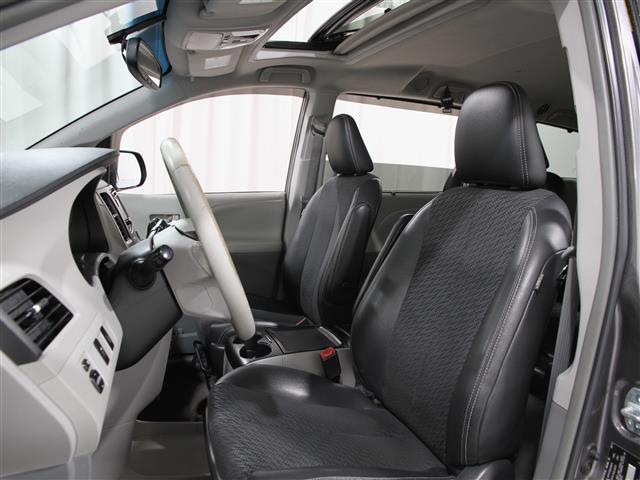 Vehicle image 5 of 24