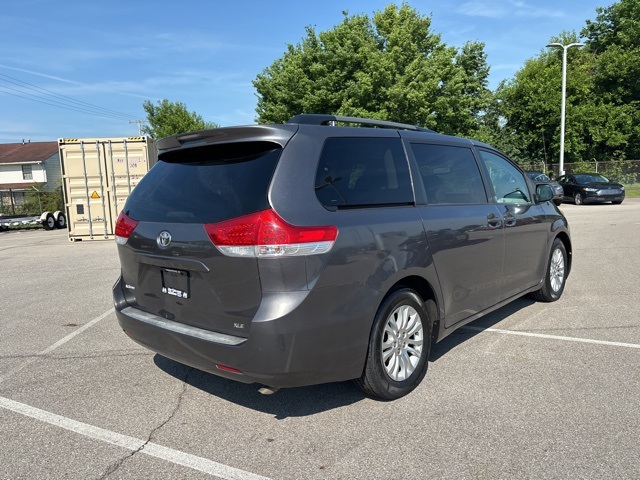 Vehicle image 6 of 32