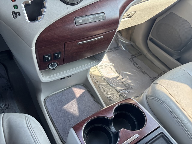 Vehicle image 20 of 32