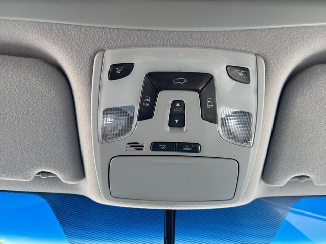 Vehicle image 27 of 32