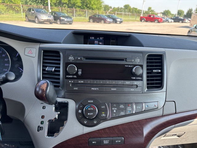 Vehicle image 19 of 32